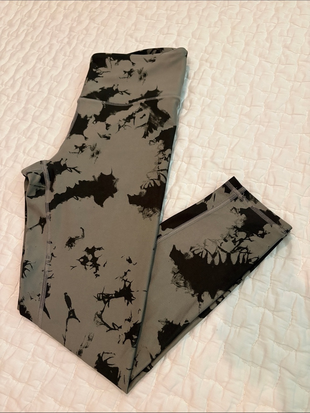 Jessica Simpson Gray and Black Tie-Dye Leggings